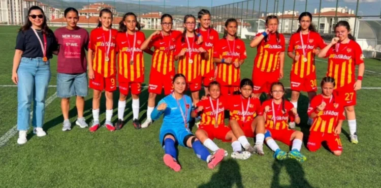 ANALİG futbol takımlarından çifte başarı