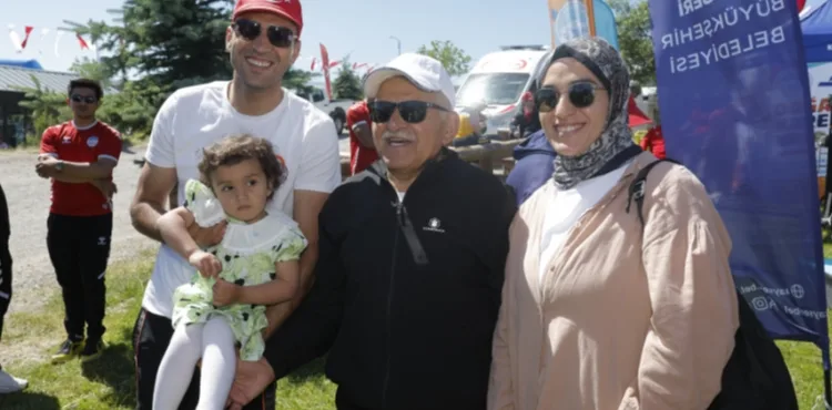 BAŞKAN BÜYÜKKILIÇ, YAZA MERHABA DOĞA YÜRÜYÜŞÜ’NDE SPORSEVERLERLE BİR ARAYA GELDİ