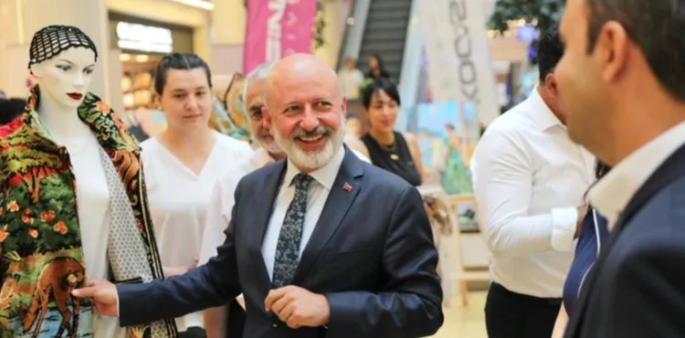 KOCASİNAN AKADEMİ’DEN GÖZ KAMAŞTIRAN YIL SONU SERGİSİ