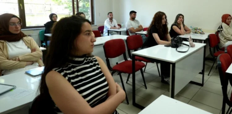 BÜYÜKŞEHİR KAYMEK’TEN BİR İLK: ÜCRETSİZ İNGİLİZCE VE ALMANCA KONUŞMA KULÜBÜ BAŞLADI
