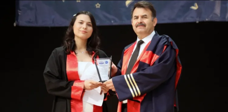 ERÜ Eğitim Fakültesi Yeni Mezunlarını Verdi