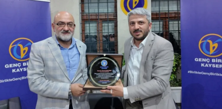 Genç Birlik Divan Buluşmaları’nda Murat Cahid Cıngı Gençlerle Buluştu