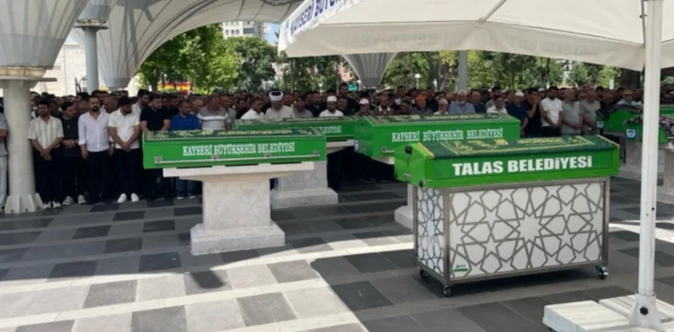 Aksaray'daki kazada yaşamını yitiren aynı aileden 3 kişi Kayseri'de toprağa verildi