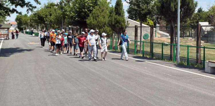 HAYVANAT BAHÇESİNİ 6 BİN KİŞİ ZİYARET ETTİ