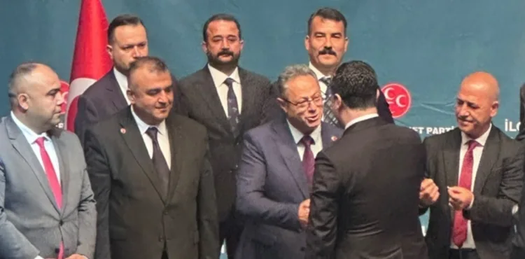 Kayseri’de 3 belediye meclis üyesi MHP’ye katıldı