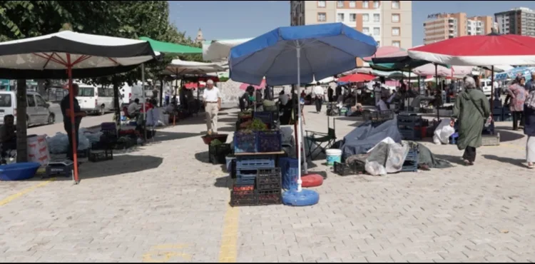 MELİKGAZİ BELEDİYESİ ÜRETİCİ PAZARLARINDA ORGANİK ÜRÜNLER VATANDAŞLA BULUŞUYOR