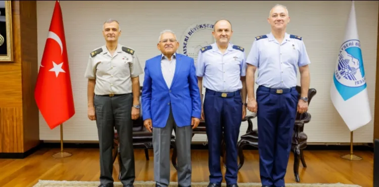 BAŞKAN BÜYÜKKILIÇ’A KOMUTANLARDAN VEDA ZİYARETİ