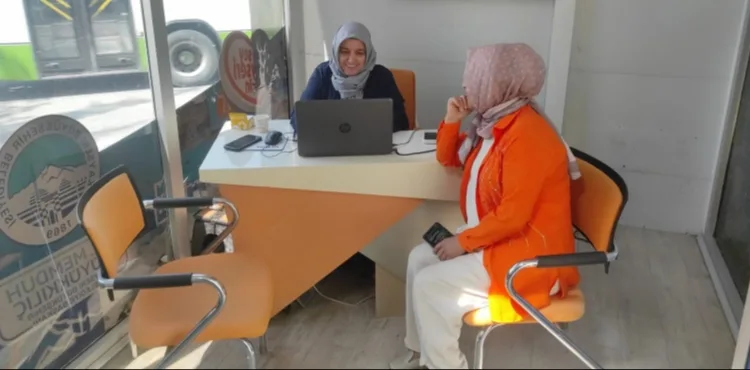 BÜYÜKŞEHİR’İN “MOBİL BEYAZ MASA”SI ŞEHRİN DÖRT BİR YANINDA VATANDAŞIN TALEPLERİNİ DİNLİYOR