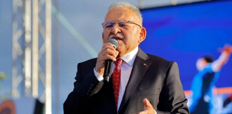 BÜYÜKKILIÇ, YAZ SPOR OKULLARININ GÖRKEMLİ FİNALİNDE GENÇLERİN COŞKUSUNA ORTAK OLDU