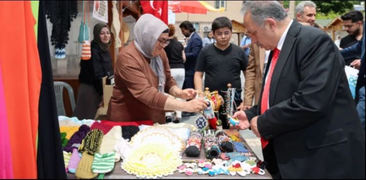 TALAS'IN MAHARETLİ ELLERİ SONBAHARA MERHABA DİYOR