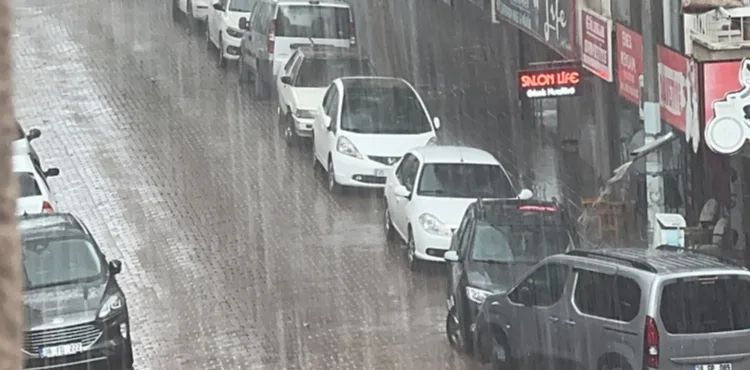 Kayseri’de sağanak yağış etkili oldu