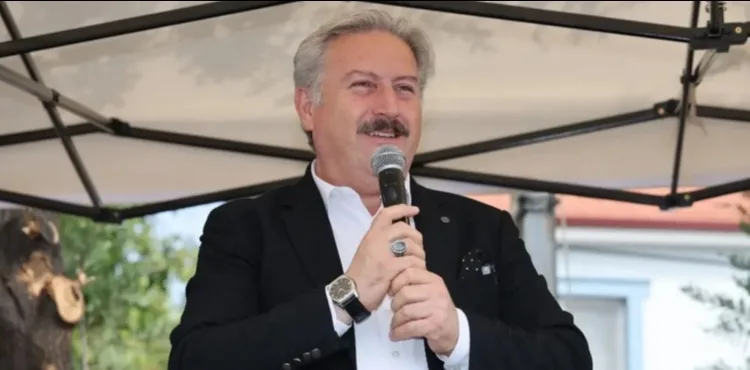 BAŞKAN PALANCIOĞLU, SARIMSAKLI HUZUR ŞENLİĞİNDE MAHALLE HALKI İLE BİR ARAYA GELDİ