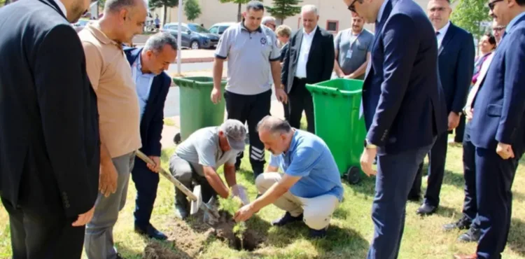 Erkilet Kadın Doğum ve Çocuk Kliniği’nde fidanlar toprakla buluştu