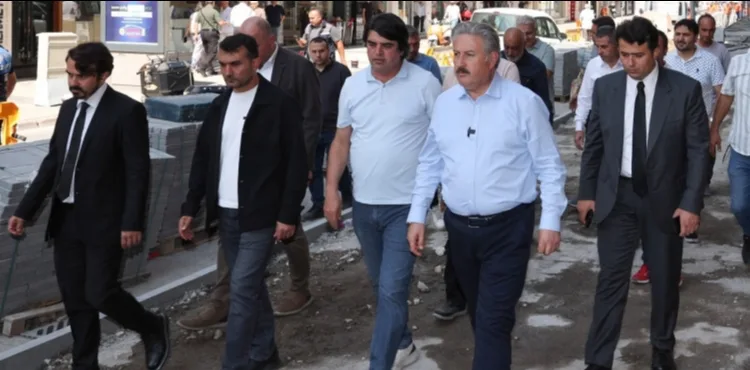MELİKGAZİ BELEDİYESİ ŞEHRİN MERKEZİNE ESTETİK KATMAYA DEVAM EDİYOR