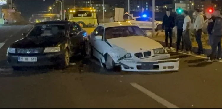 KAYSERİ’DE İKİ OTOMOBİL ÇARPIŞTI: 1 YARALI