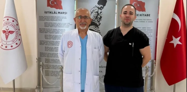 Babalarının görev yaptığı hastanede hekim olarak göreve başladılar