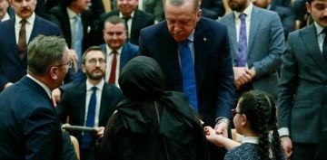 'Dedeler torunlarn anlayamaz hle geldi'