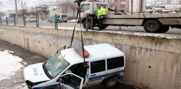 pheli arac kovalayan polis otosu kanala dt: 2 yaral