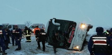 Kayseri'de otobs devrildi, yarallar var