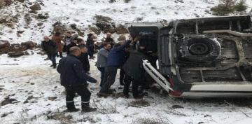 Erciyes'te yolcu minibs arampole devrildi: 3 yaral