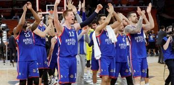 Final Four'daki Trk derbisinde kazanan Anadolu Efes