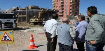Bakan Dr. Mustafa Palancolu mar Mevzuatna aykr tehlike arz eden her trl yapy yasal mevzuatlar ierisinde ykmn gerekletiririz