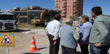 Bakan Dr. Mustafa Palancolu mar Mevzuatna aykr tehlike arz eden her trl yapy yasal mevzuatlar ierisinde ykmn gerekletiririz