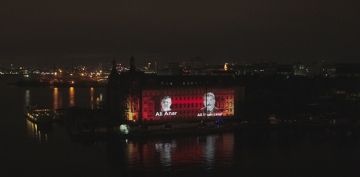 Haydarpaa Gar'nn yzeyine 15 Temmuz ehitlerimizin fotoraflar yanstld