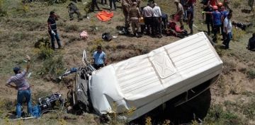 Van'da gmenleri tayan minibs takla att: 10 l, 25 yaral