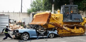 Filipinler'de ele geirilen kaak Ferrari imha edildi