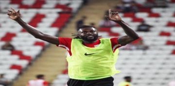 Kayserispor'da Adebayor oku