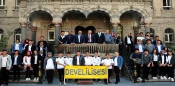 Dev Ali Anadolu Lisesi asl ismi olan Develi Lisesi'ne kavutu