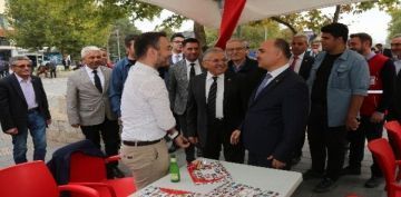 Vali Gnaydn Kzlay'n Kan Ba Standn Ziyaret Etti