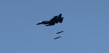 ABD F-16's yanllkla bomba brakt