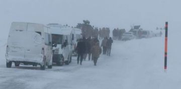 Van'da  altndaki 2 kii iin arama kurtarma almas yeniden balad 