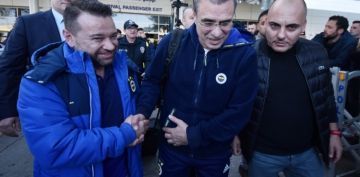 Fenerbahe, Antalya'ya geldi; taraftarlar Yanal'a destek verdi