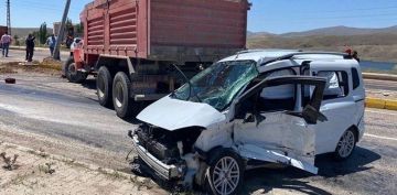 Kayseri'de kamyon ile Ticari ara hafif arpt:5 yaral