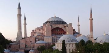 Diyanet: Ayasofya'da namaz vakitlerinde sz konusu resimler perdelenmeli veya karartlmal