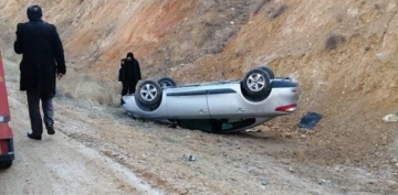 Kayseri'de otomobil devrildi: 3 yaral