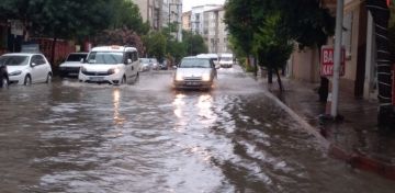 Sinop ve Samsun'da saanak sele neden oldu; vatandalar evlerinde mahsur kald