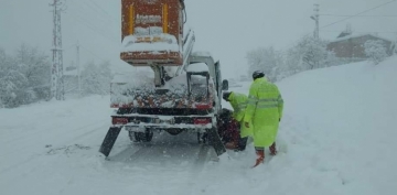  Kayseri'de ulama kar ve tipi engeli; 173 mahalle yolu ulama kapal