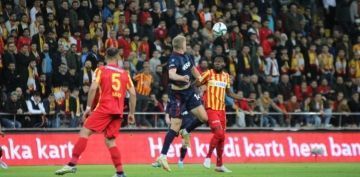 Kayserispor, lig ampiyonu Trabzonspor'u eleyerek kupada ilk finalist oldu