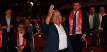 BYKKILI, ZVATANDA FESTVALE KATILDI, LEYE YEN MJDELER VERD