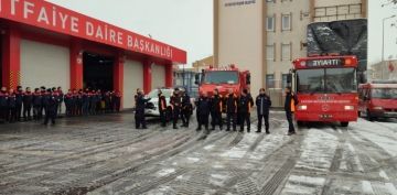 BAKAN BYKKILI: 25 ARA VE 34 PERSONEL, DEPREM BLGESNE YOLA IKTI