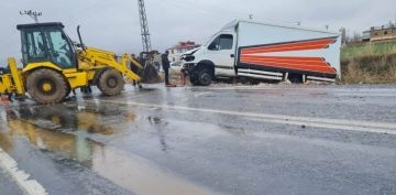 Akmescit mahalle sakinleri yolu kapatarak eylem yapt: st geit istiyoruz