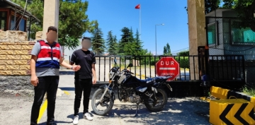 Jandarma ekipleri alnt motosikleti sahibine teslim etti 