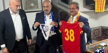 Kayserispor Bakan Ali aml Almanyada gurbetilerle bir araya geldi