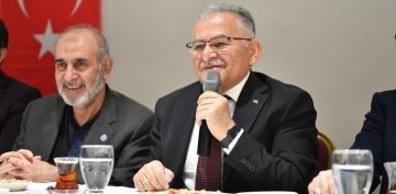 BAKAN BYKKILI, KAYܒDE RENCLERLE FTAR SOFRASINDA BULUTU