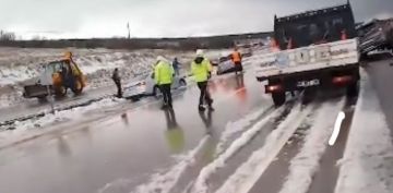 Dolu yandan etkilenen yollar temizlenerek ald