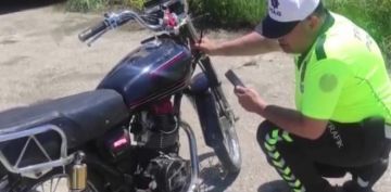 Abart egzoz kullanan motosikletlilere ekiplerden mdahale 